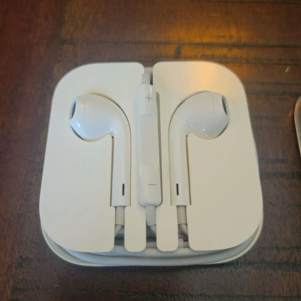 Apple EarPods 3.5mm Headphone Jack Wired In-Ear Headphones with Case TESTED
